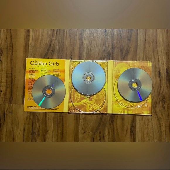 The Golden Girls DVD The Complete First Season 3-Disc Set - Picture 13 of 14